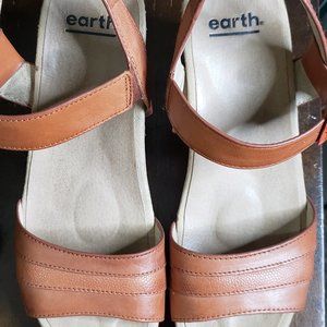 Earth Open Toe Sandals, Size 9